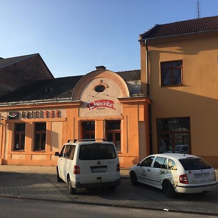 Grillbar Penzion & Restaurant Spisska Nova Ves Luaran gambar