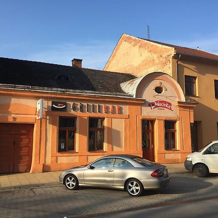 Grillbar Penzion & Restaurant Spisska Nova Ves Luaran gambar