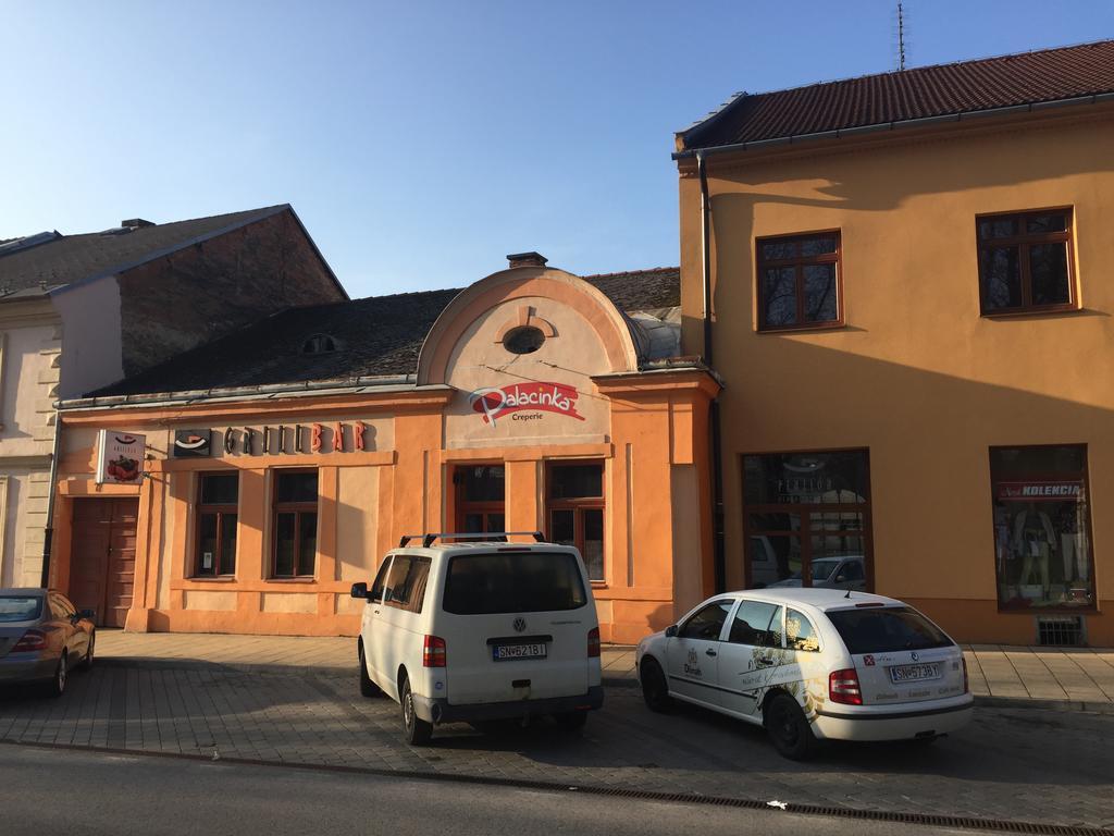 Grillbar Penzion & Restaurant Spisska Nova Ves Luaran gambar