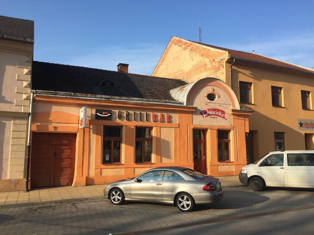 Grillbar Penzion & Restaurant Spisska Nova Ves Luaran gambar