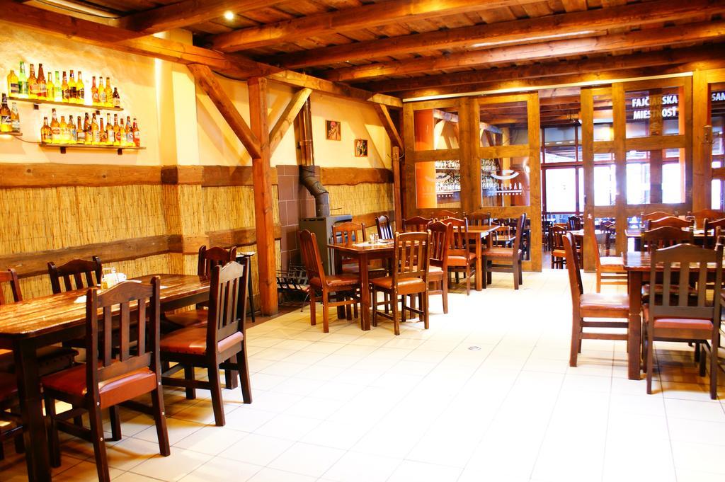 Grillbar Penzion & Restaurant Spisska Nova Ves Luaran gambar