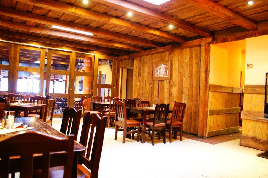 Grillbar Penzion & Restaurant Spisska Nova Ves Luaran gambar