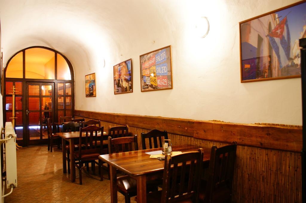 Grillbar Penzion & Restaurant Spisska Nova Ves Luaran gambar