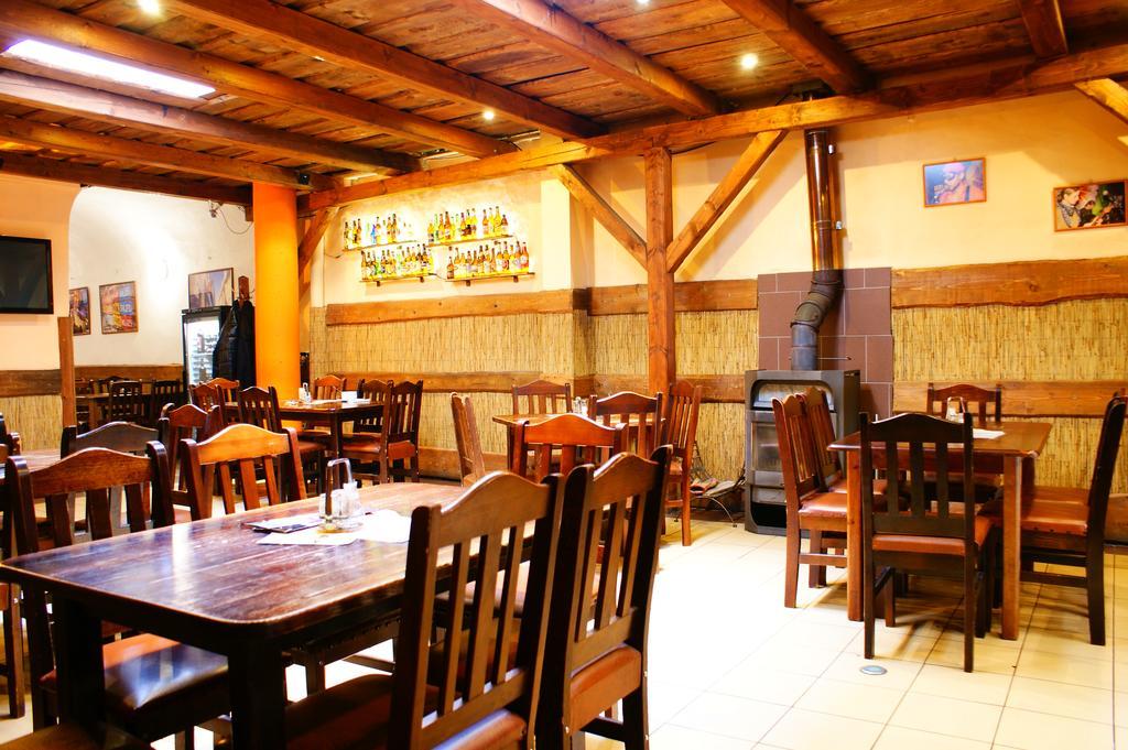 Grillbar Penzion & Restaurant Spisska Nova Ves Luaran gambar