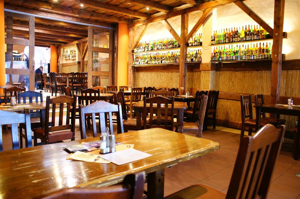Grillbar Penzion & Restaurant Spisska Nova Ves Luaran gambar