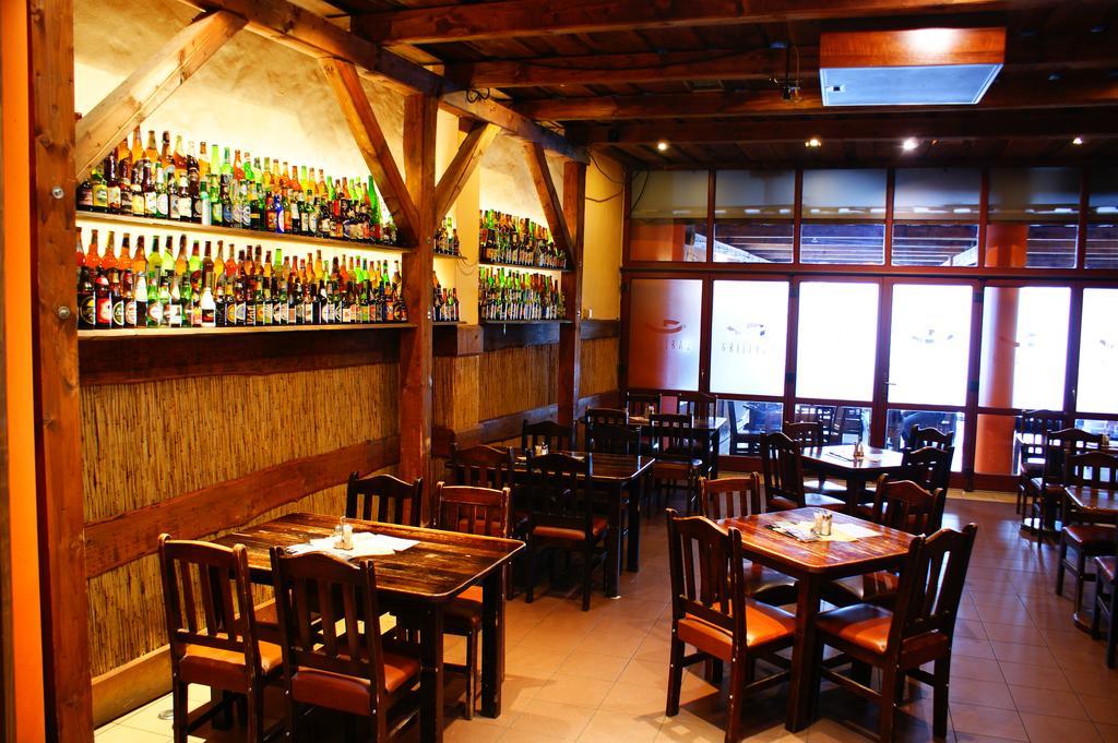 Grillbar Penzion & Restaurant Spisska Nova Ves Luaran gambar