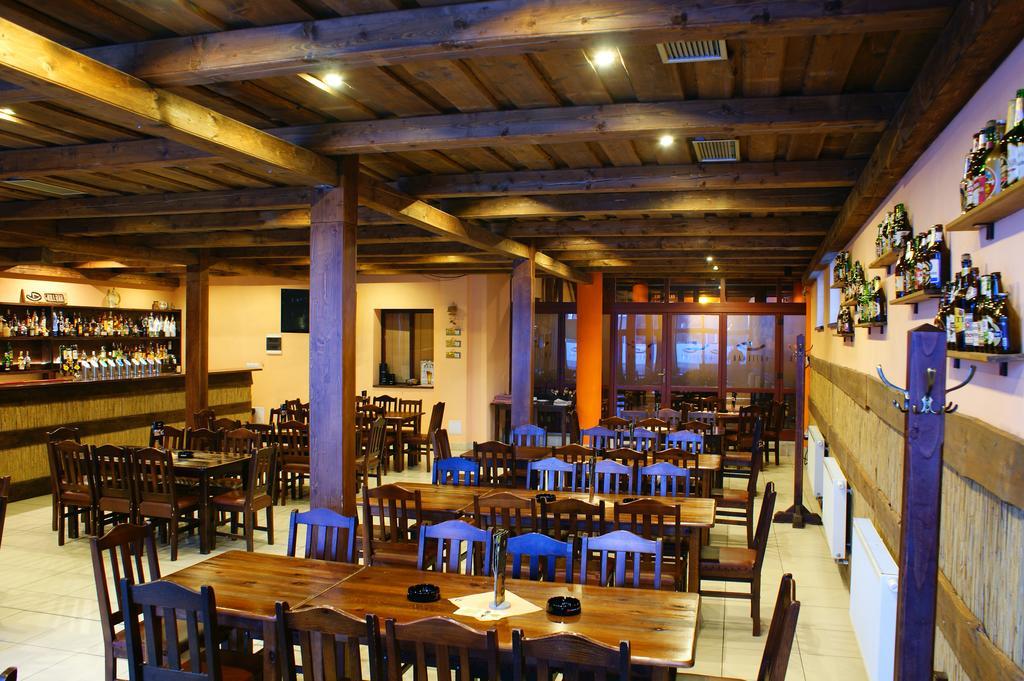 Grillbar Penzion & Restaurant Spisska Nova Ves Luaran gambar